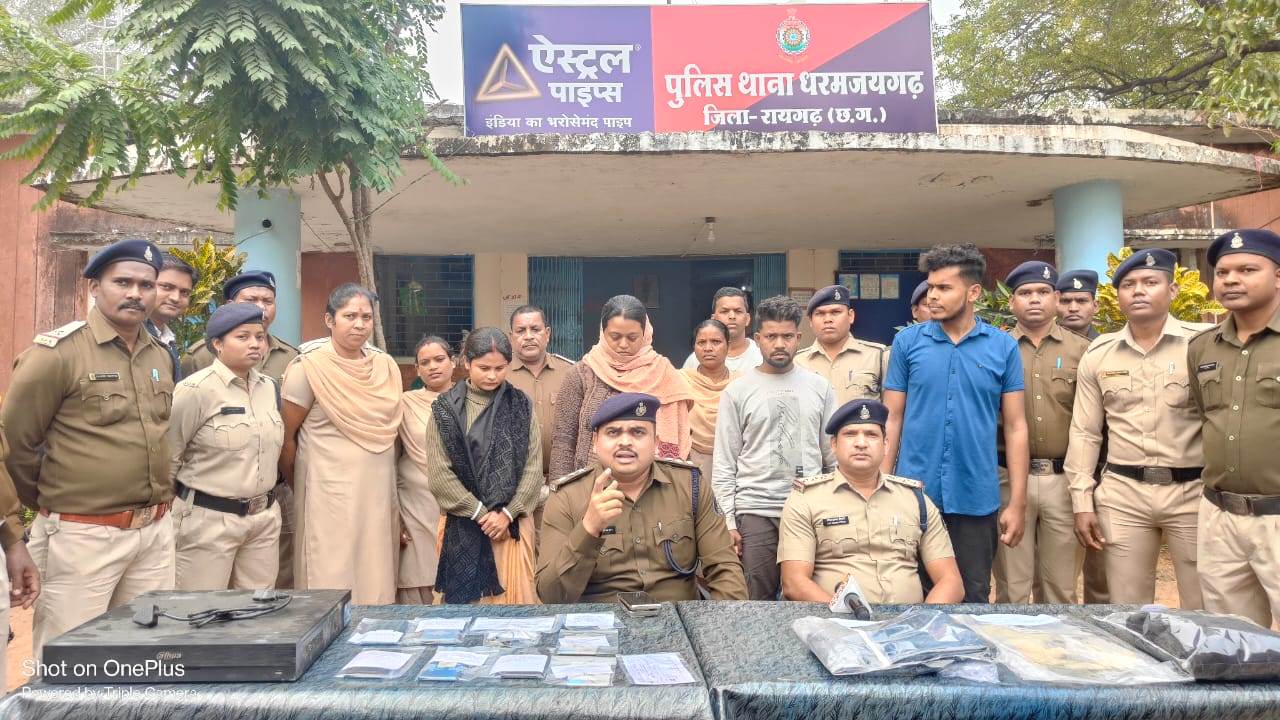 बीमार पति से छुटकारा पाने प्रेमी संग रची साजिश, 4 गिरफ्तार बीमार पति से छुटकारा पाने प्रेमी संग रची साजिश, 4 गिरफ्तार