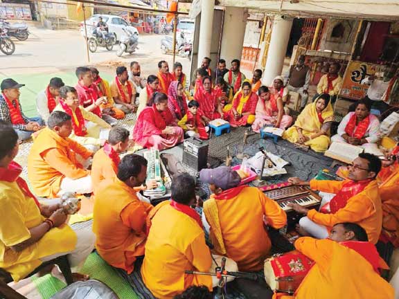 कांग्रेसियों ने किया रामायण पाठ कांग्रेसियों ने किया रामायण पाठ