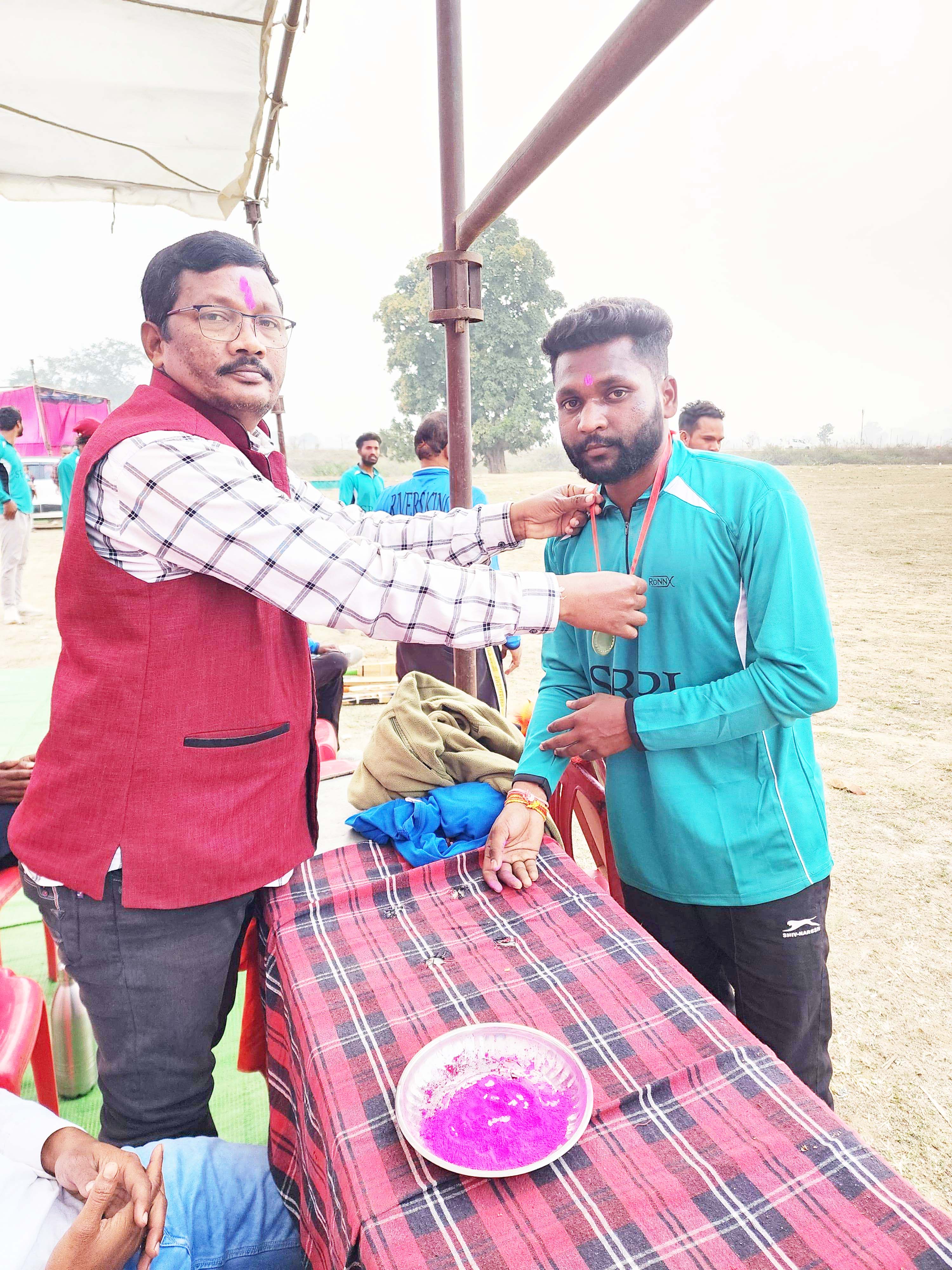 कांग्रेस नेता के हाथों खिलाड़ी सम्मानित