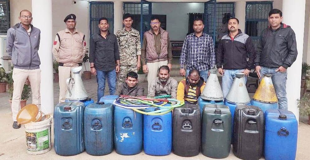 तीन दुकानों से 440 लीटर अवैध डीजल जब्त