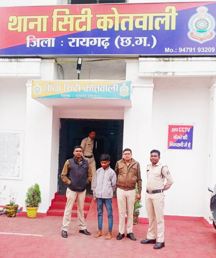 मारपीट-लूटपाट, फरार आरोपी गिरफ्तार मारपीट-लूटपाट, फरार आरोपी गिरफ्तार