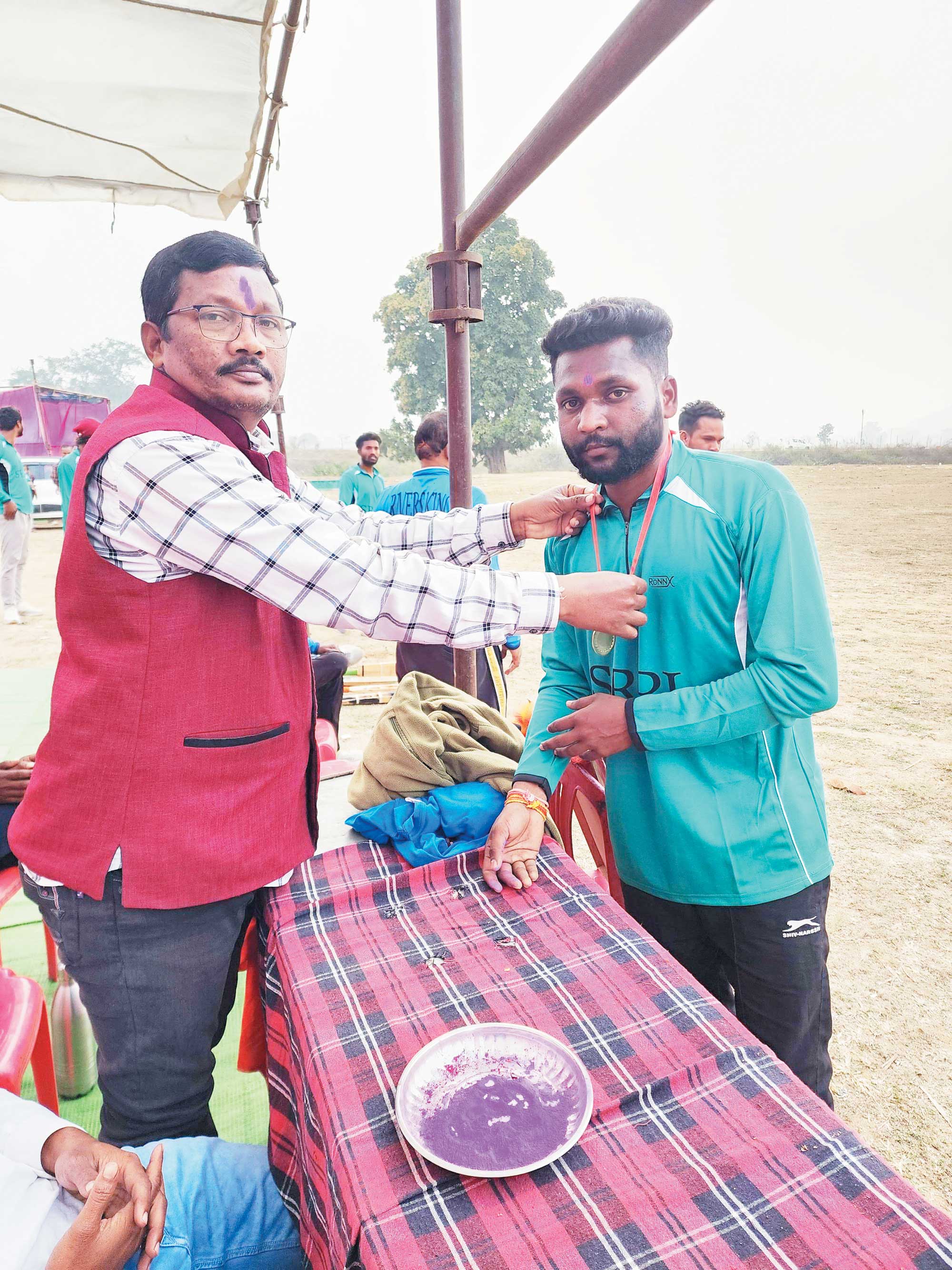 कांग्रेस नेता के हाथों खिलाड़ी सम्मानित