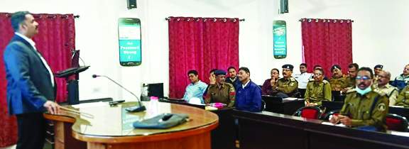 दंतेवाड़ा पुलिस दे रही राज्य के कर्मियों को प्रशिक्षण