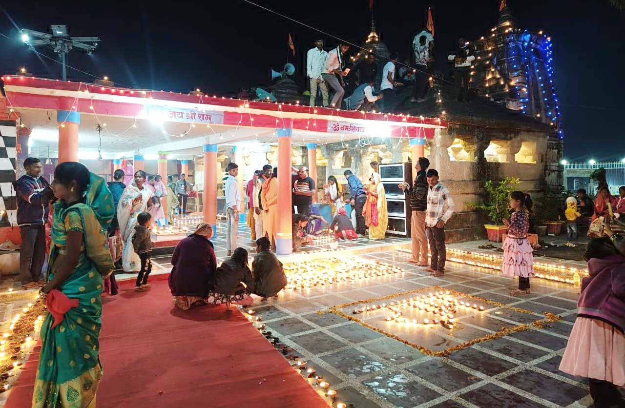 प्राण प्रतिष्ठा पर कर्णेश्वर धाम भक्ति से सराबोर रहा, मनी दिवाली