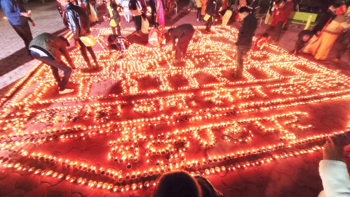 11 हजार दीप जलाकर मनाया रामोत्सव