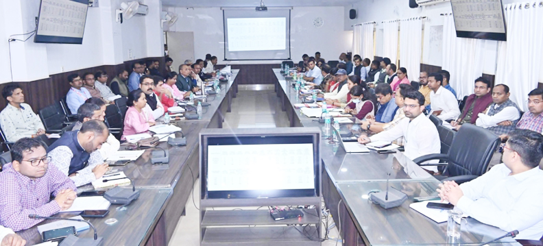 कमार बसाहटों में मिले आवेदनों का समय-सीमा में करें निराकरण