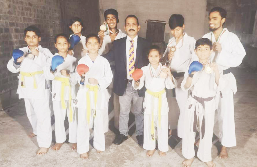 कराटे स्कूल के खिलाडिय़ों ने जीता मेडल 