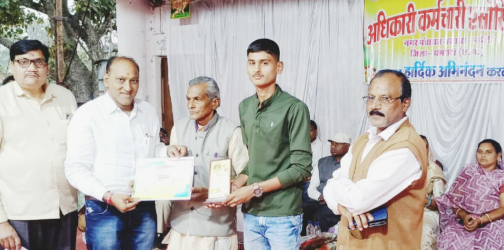 प्रतिभावान विद्यार्थियों एवं बुजुर्गों का सम्मान