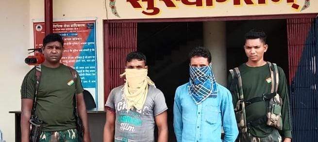 बस में आगजनी में शामिल 2 नक्सल सहयोगी गिरफ्तार बस में आगजनी में शामिल 2 नक्सल सहयोगी गिरफ्तार