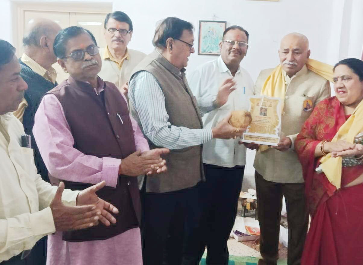 कान्यकुब्ज सभा ने किया कारसेवक बाजपेयी का सम्मान