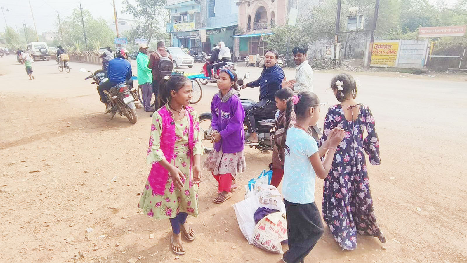 छेरछेरा पर्व पर बच्चों में दिखा उत्साह