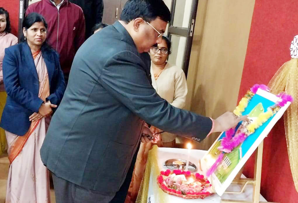 सुभाष चन्द्र बोस क्रांतिकारी सोच के एक आदर्श महापुरूष थे - डॉ. सत्यजीत