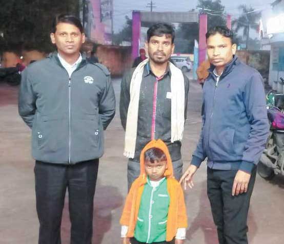 गुम बच्चे को सकुशल परिजनों को सौंपा