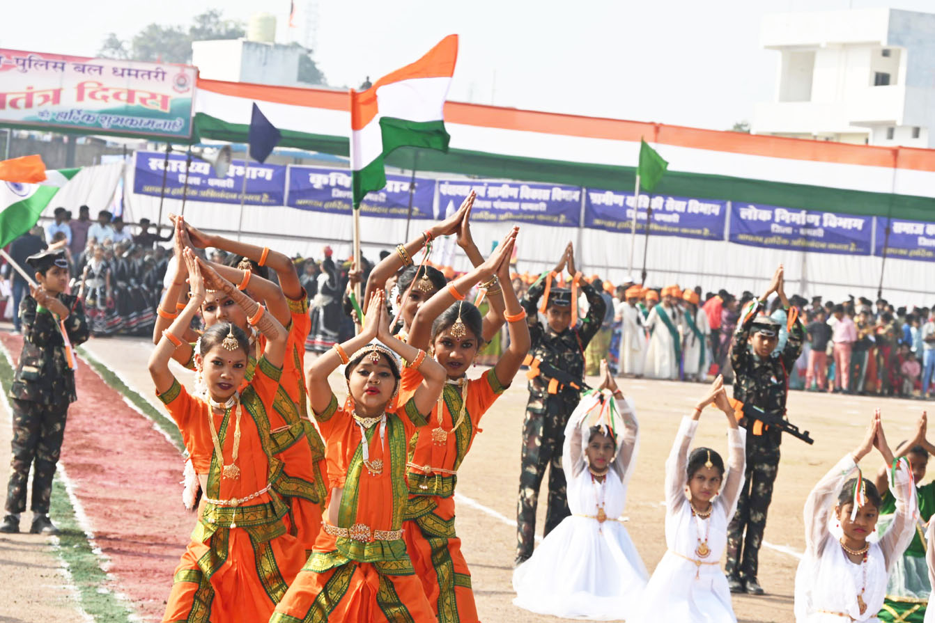 अजय चंद्राकर ने किया ध्वजारोहण