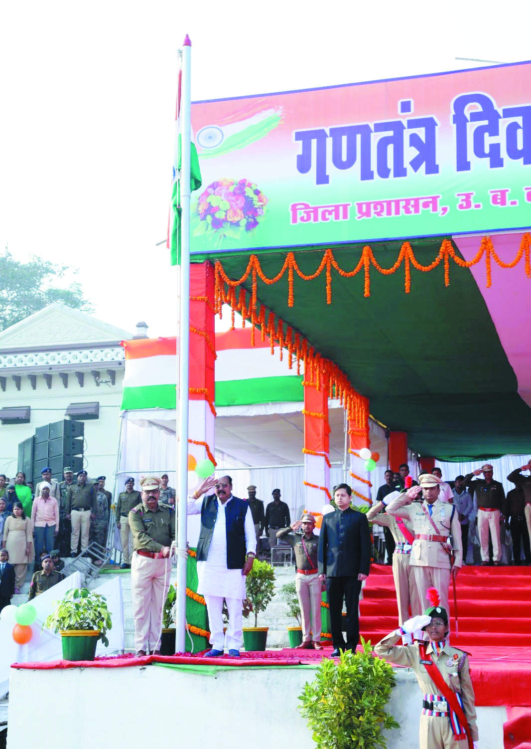 सांसद मोहन मंडावी ने ध्वजारोहण कर ली परेड की सलामी सांसद मोहन मंडावी ने ध्वजारोहण कर ली परेड की सलामी