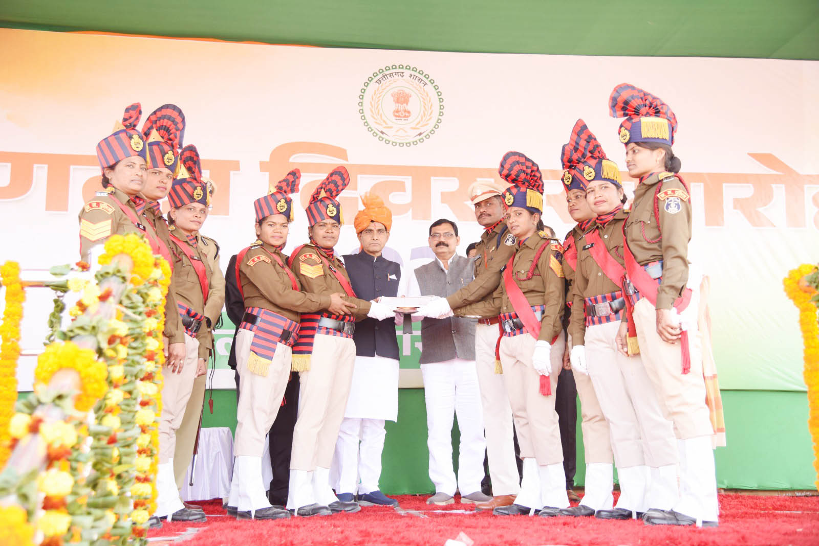 राजस्व मंत्री टंकराम वर्मा ने फहराया तिरंगा