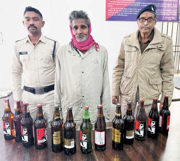 ढाबे में अवैध शराब बिक्री, संचालक गिरफ्तार ढाबे में अवैध शराब बिक्री, संचालक गिरफ्तार
