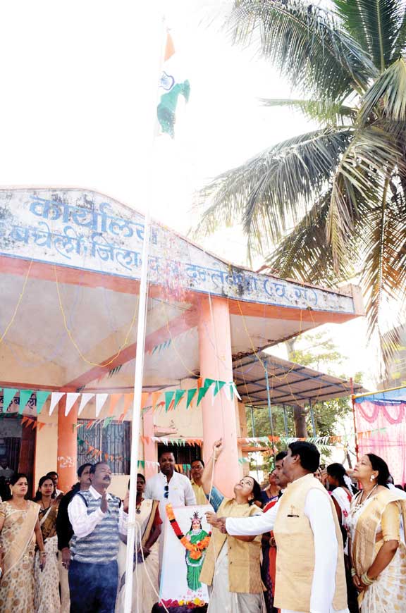 पालिकाध्यक्ष ने फहराया तिरंगा