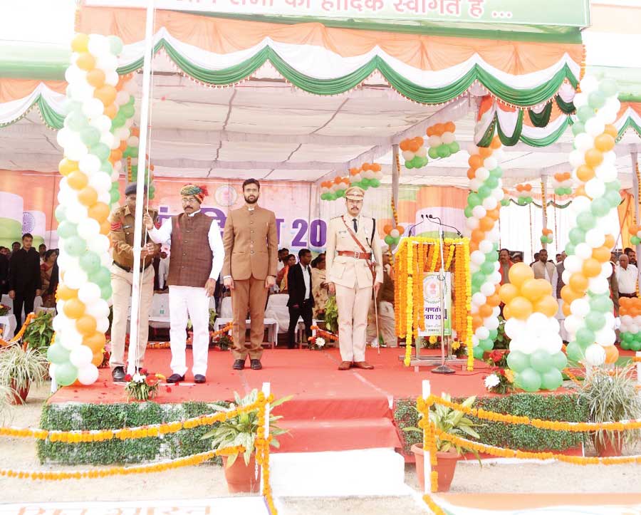 विधायक ने फहराया तिरंगा