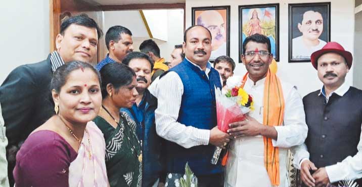 राजिम विधायक से टीचर्स एसोसिएशन ने की मुलाकात राजिम विधायक से टीचर्स एसोसिएशन ने की मुलाकात