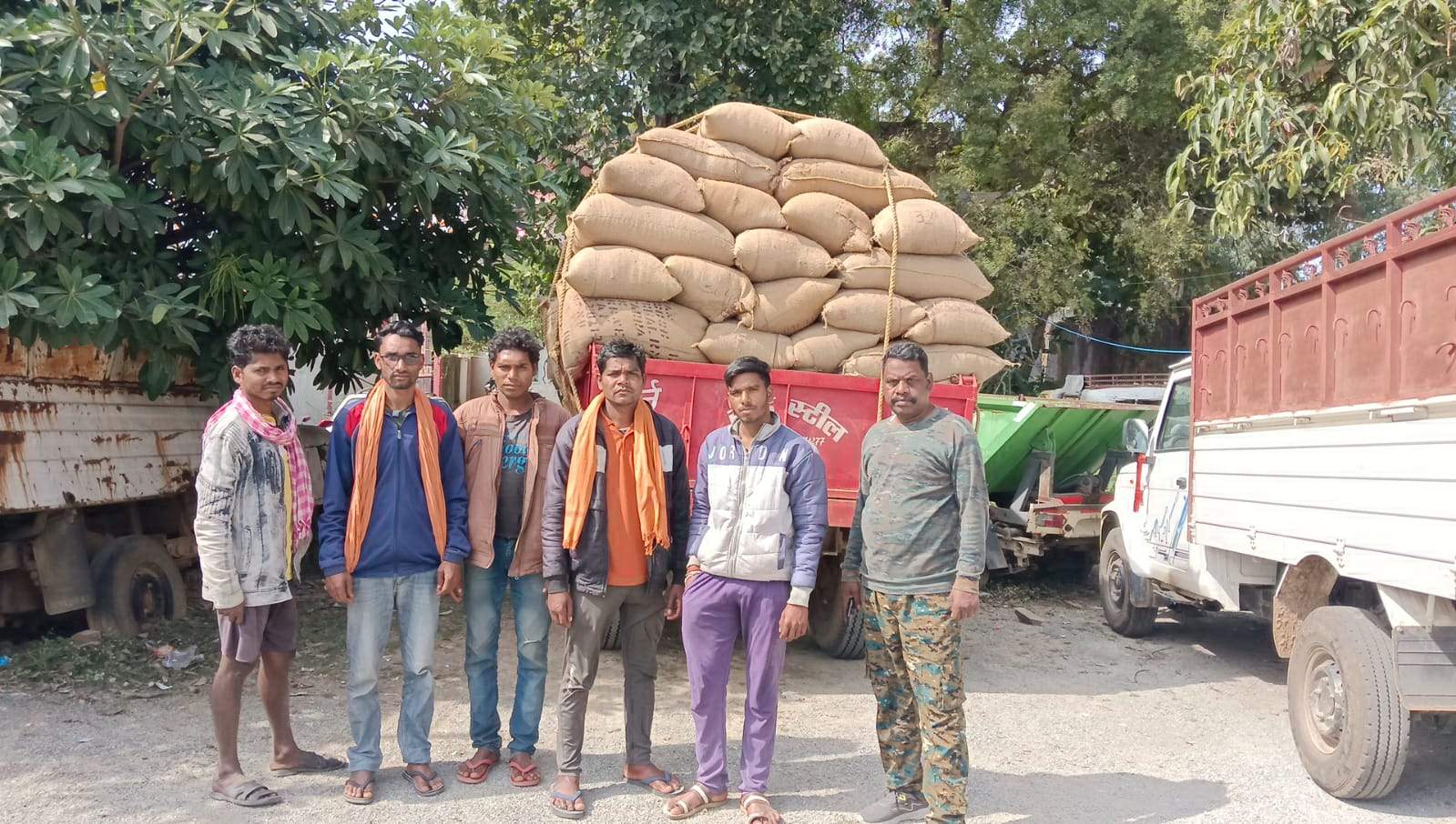 ओडिशा से लाया जा रहा 136 बोरी अवैध धान जब्त ओडिशा से लाया जा रहा 136 बोरी अवैध धान जब्त