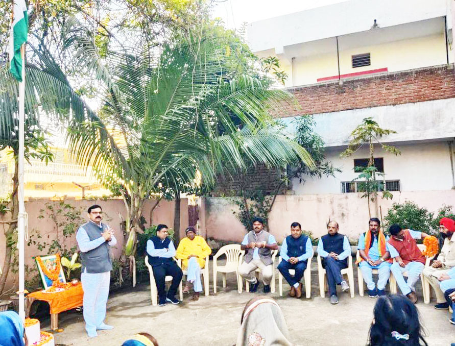 भाजपा जिला दफ्तर में जिलाध्यक्ष ने फहराया तिरंगा