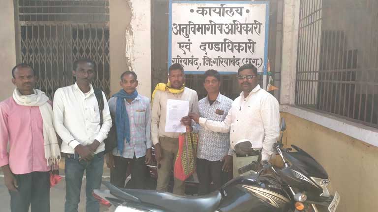 धान खरीदी की तिथि बढ़ाने किसान संघ ने सौंपा ज्ञापन