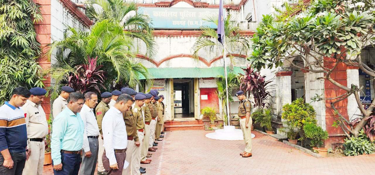 स्वतंत्रता संग्राम के बलिदानियों को मौन धारण कर दी श्रद्धांजलि स्वतंत्रता संग्राम के बलिदानियों को मौन धारण कर दी श्रद्धांजलि
