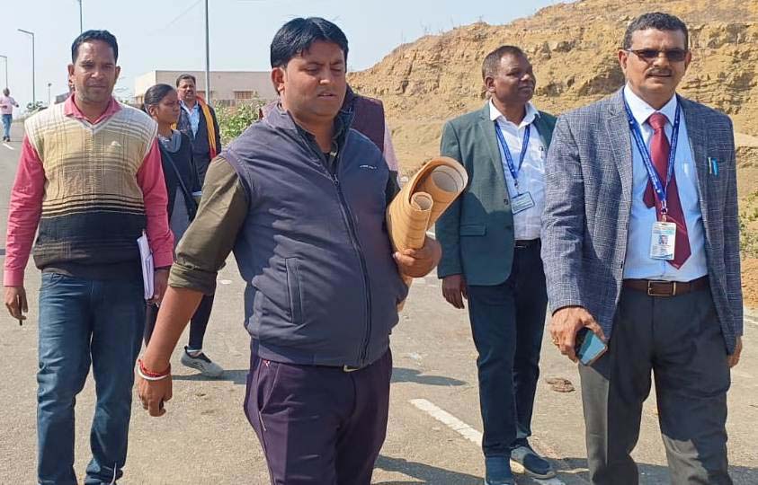 मेडिकल कॉलेज के लिए संभाग स्तरीय टीम ने किया स्थल निरीक्षण