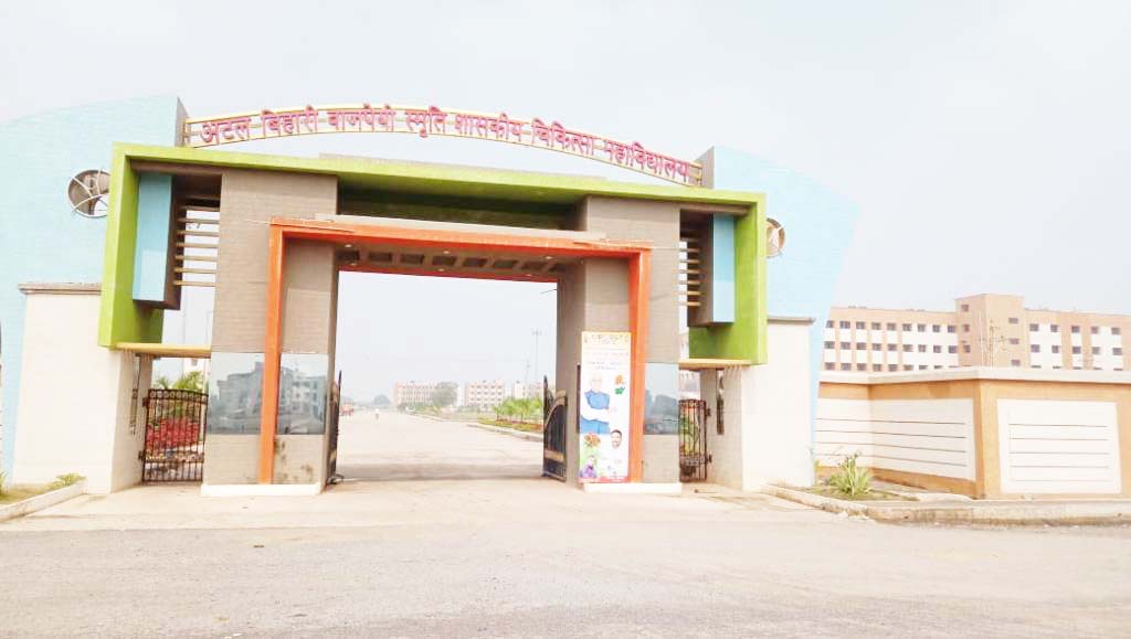 अस्पताल में इन्टर्नशिप डॉक्टर और बीएससी नर्सिंग छात्रा ने किया हंगामा अस्पताल में इन्टर्नशिप डॉक्टर और बीएससी नर्सिंग छात्रा ने किया हंगामा