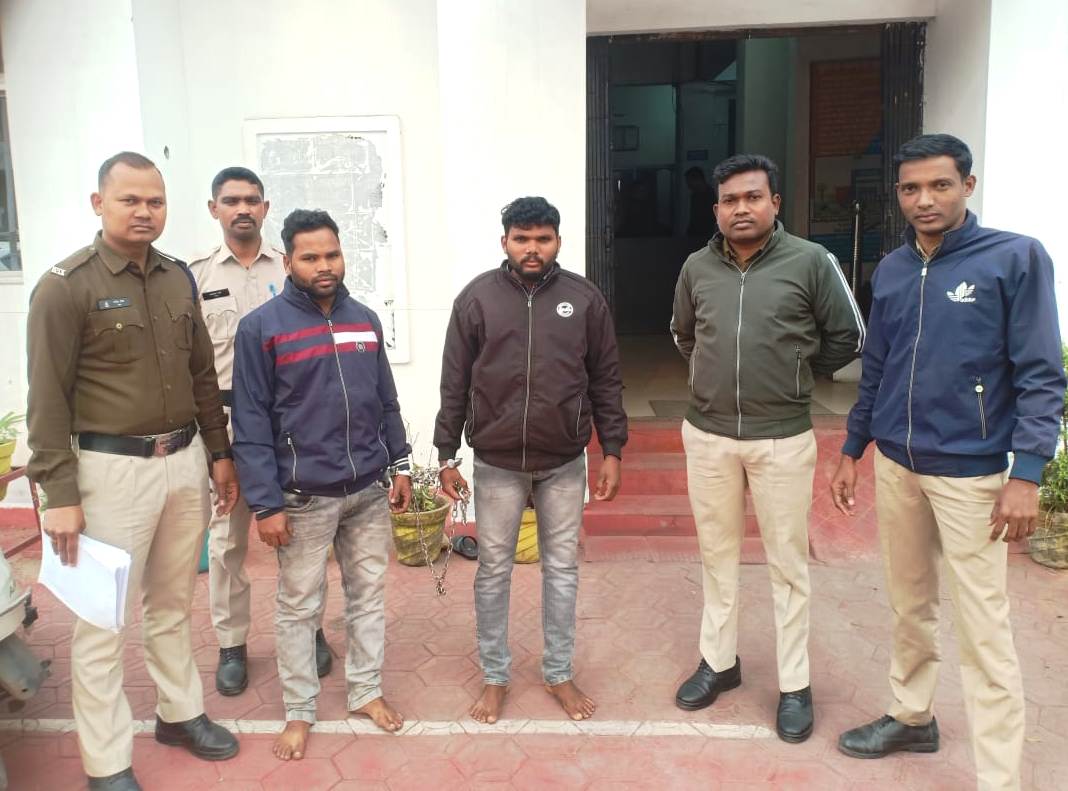 तस्करों से गांजा जब्त तस्करों से गांजा जब्त