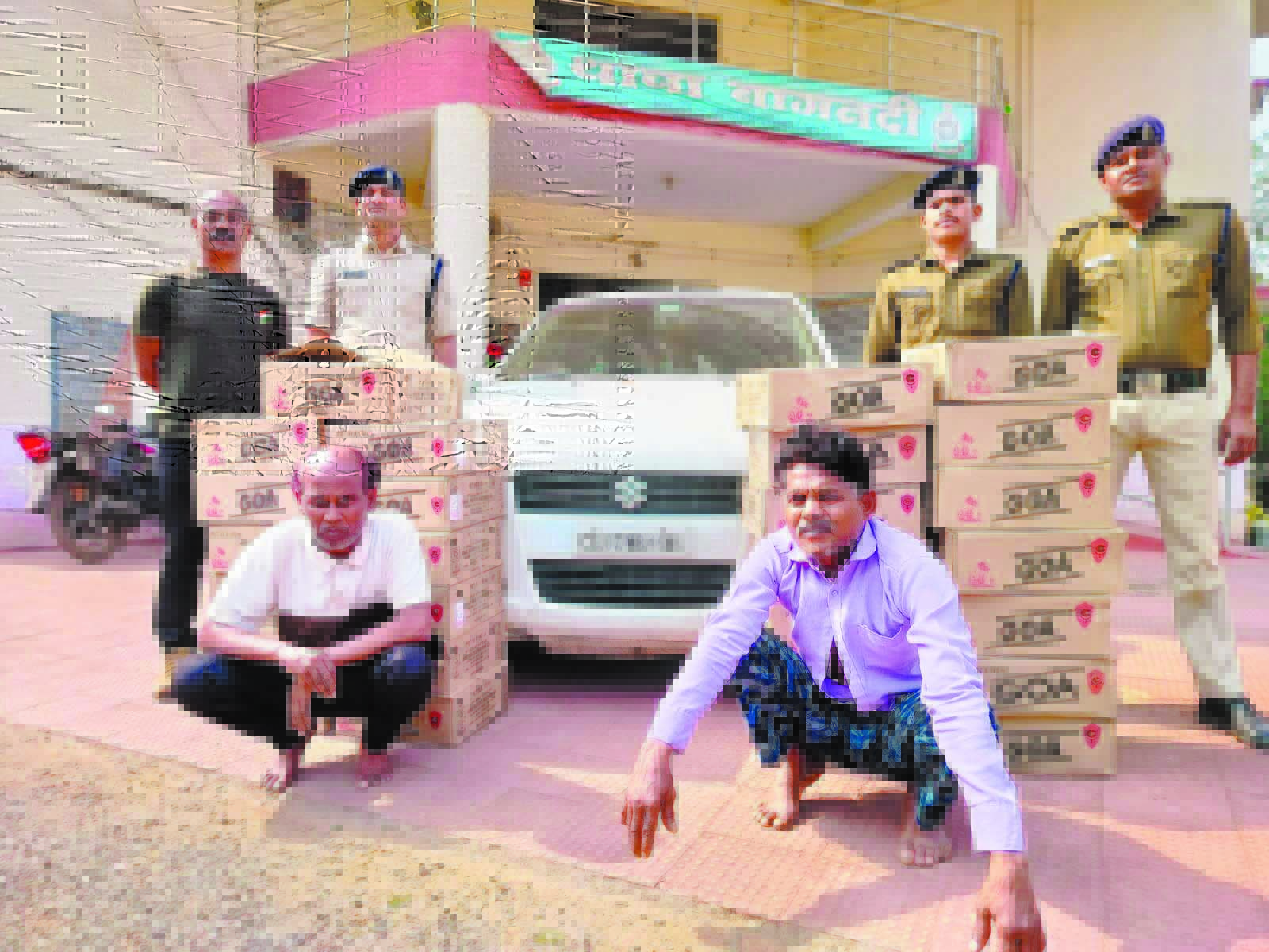 एमपी की 27 पेटी अंग्रेजी शराब बरामद एमपी की 27 पेटी अंग्रेजी शराब बरामद