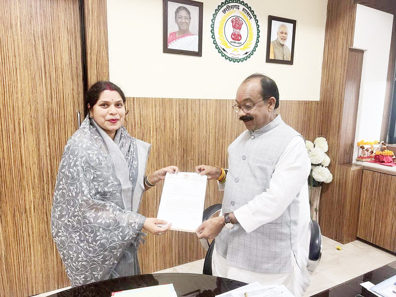 निर्माणाधीन बहुमंजिला आवास के लिए फंड उपलब्ध कराने उप मुख्यमंत्री से मिली रंजना