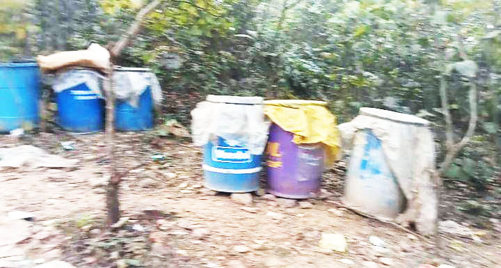 भगोरा जंगल में पुलिस की दबिश , 12 ड्रम महुआ पास किया नष्ट भगोरा जंगल में पुलिस की दबिश , 12 ड्रम महुआ पास किया नष्ट