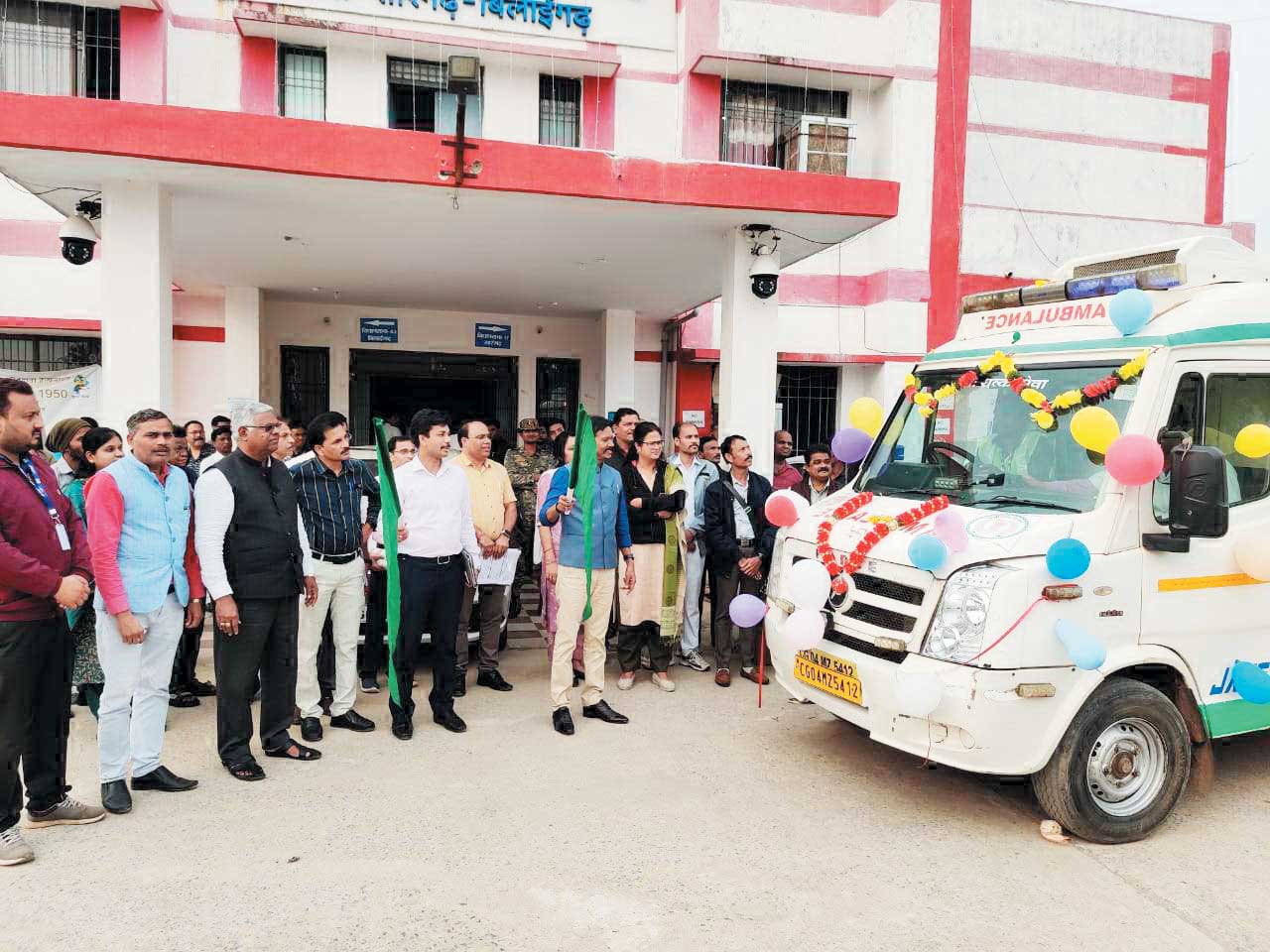 एंबुलेंस को झंडी दिखा किया रवाना