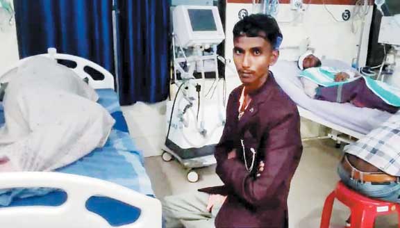 बारातियों से भरी बस पलटी, 10 जख्मी