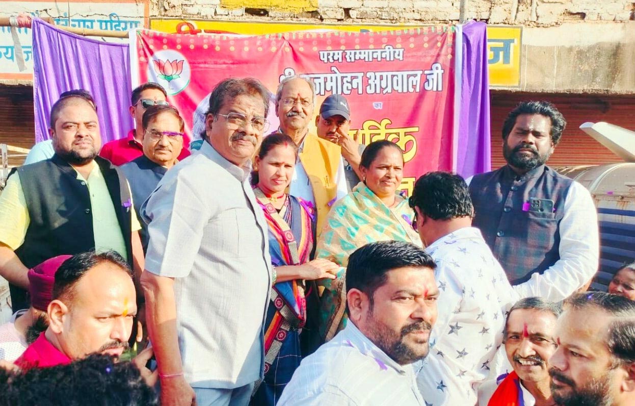 कैबिनेट मंत्री अग्रवाल का विजय गोयल के नेतृत्व में भव्य स्वागत कैबिनेट मंत्री अग्रवाल का विजय गोयल के नेतृत्व में भव्य स्वागत
