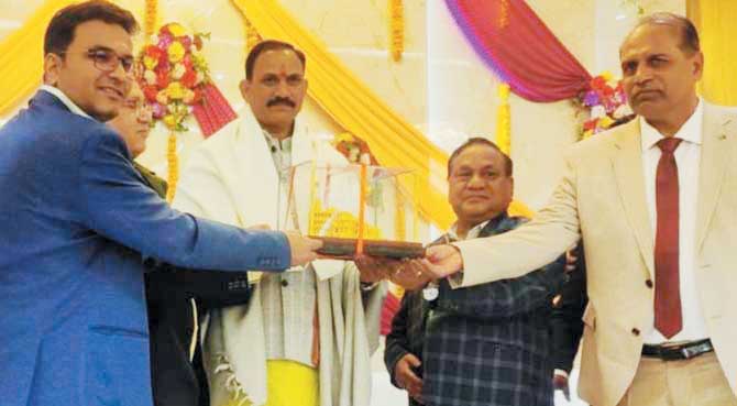 आईएमए ने स्वास्थ्य मंत्री का सम्मान कर सौंपा ज्ञापन