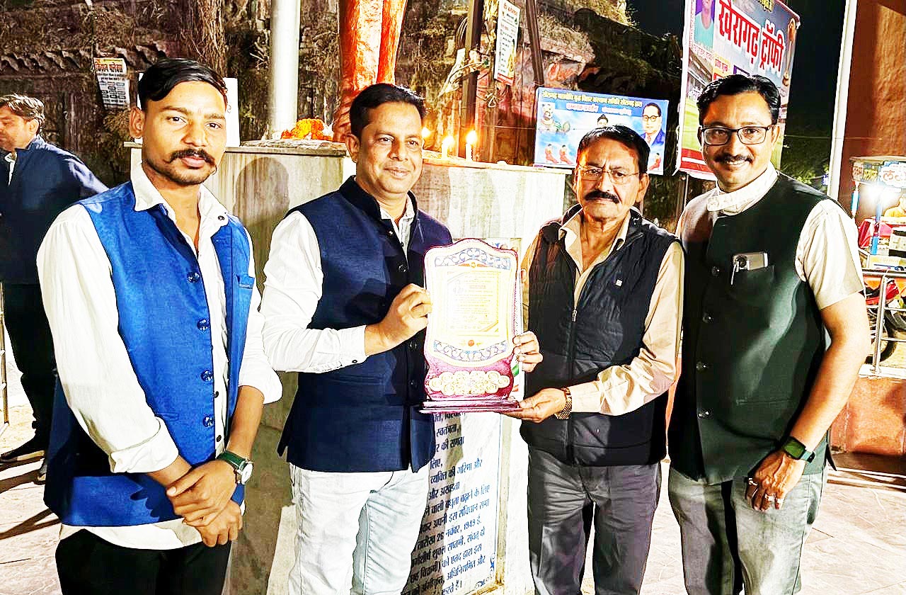  डॉ. मकसूद सम्मानित