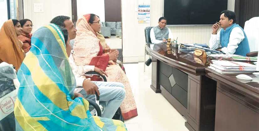 पद्मश्री फूलबासन ने कलेक्टर से दुग्ध उत्पादन के लिए मांगी आधुनिक मशीन व भवन