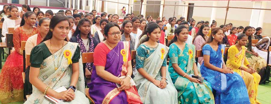 कन्या महाविद्यालय में वार्षिक स्नेह सम्मेलन कन्या महाविद्यालय में वार्षिक स्नेह सम्मेलन