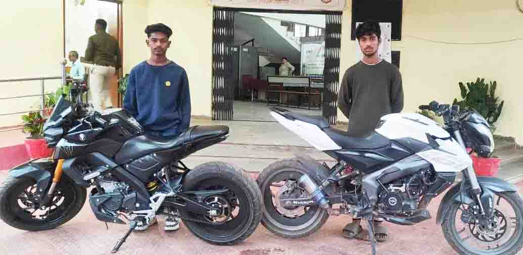 दो बाइकर्स पर चालानी कार्रवाई दो बाइकर्स पर चालानी कार्रवाई