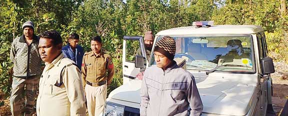 दो दिनों से लापता कारोबारी की नदी किनारे जंगल में अधजली लाश मिली