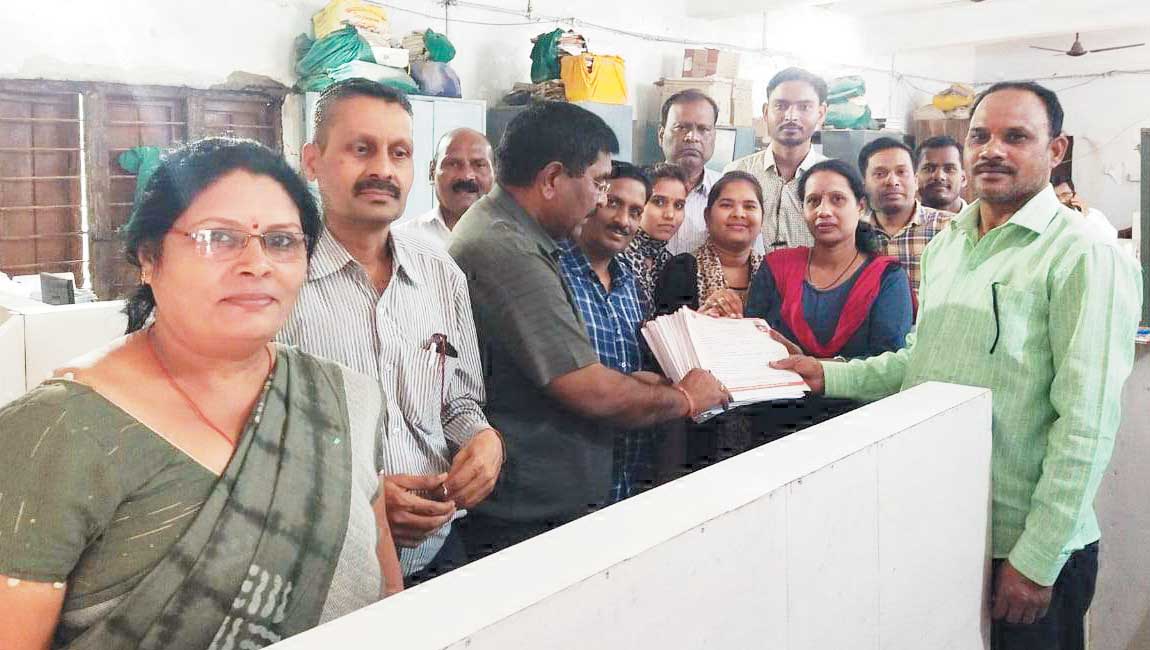 महतारी वंदन योजना का फॉर्म नपा में जमा