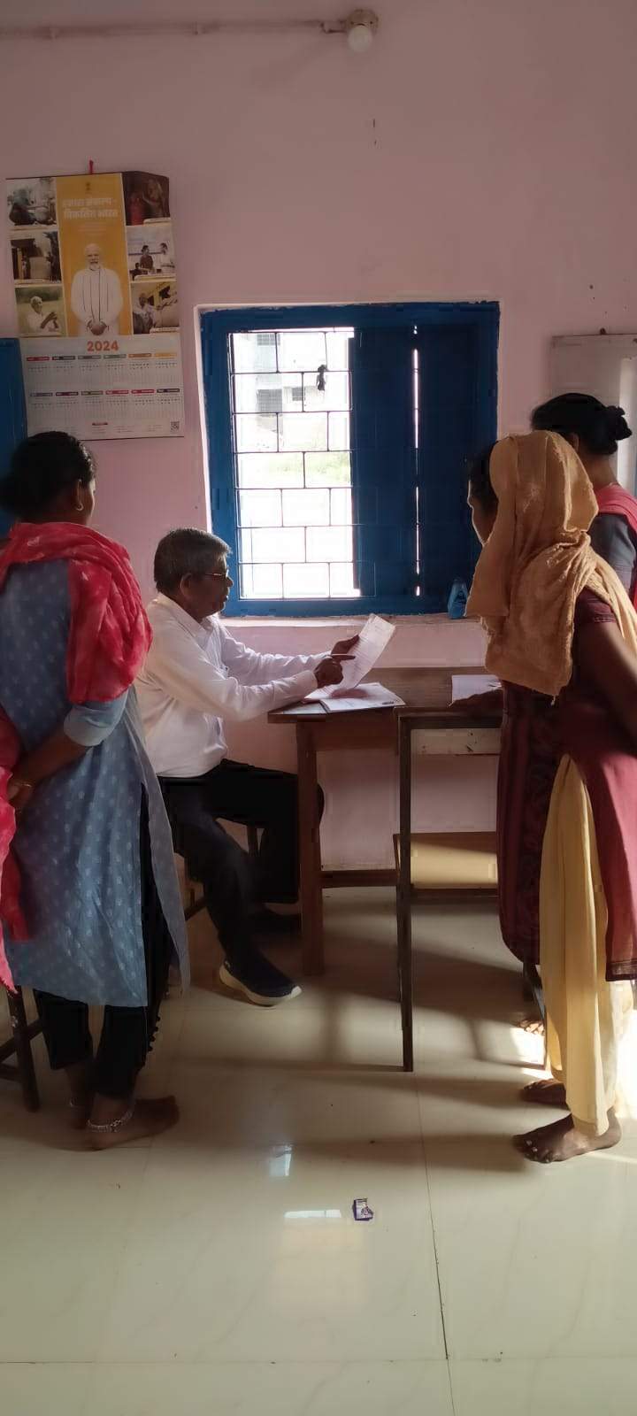 सीएमओ ने किया आंबा केंद्रों का निरीक्षण सीएमओ ने किया आंबा केंद्रों का निरीक्षण