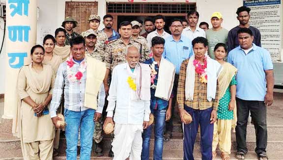 शहीदों के परिवार का सम्मान शहीदों के परिवार का सम्मान