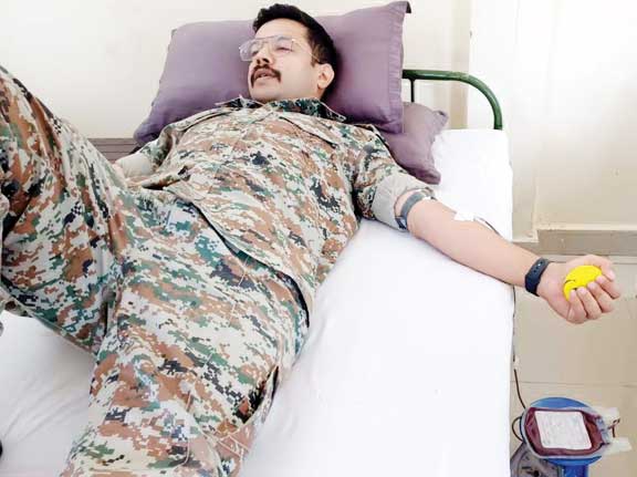 पुलिस अफसरों ने किया रक्तदान