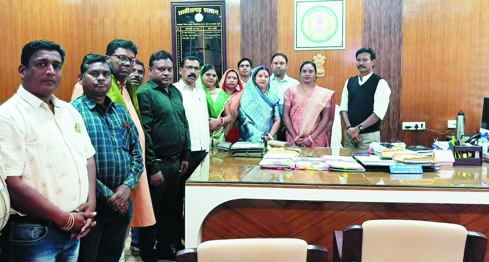 नगर की समस्या को लेकर जनप्रतिनिधि पहुंचे कलेक्टोरेट नगर की समस्या को लेकर जनप्रतिनिधि पहुंचे कलेक्टोरेट