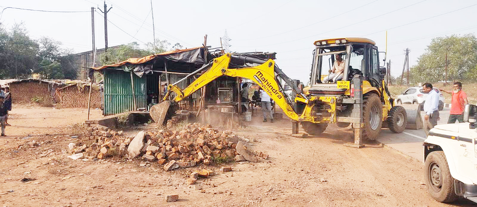 एसएच के आसपास  बेजाकब्जा हटाए जा रहे