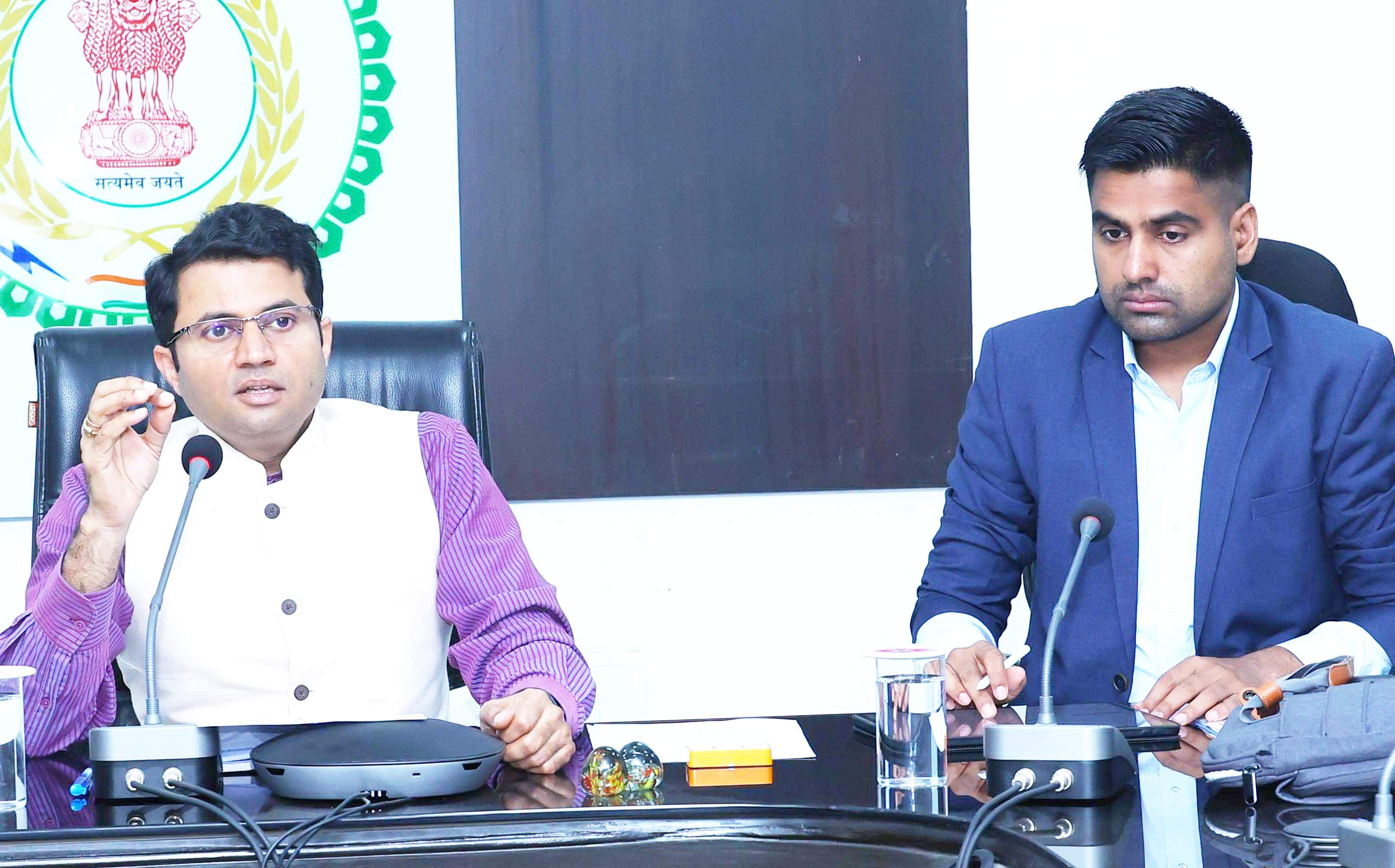 समय पर स्कूल नहीं आने वाले शिक्षकों पर करें सख्त कार्रवाई समय पर स्कूल नहीं आने वाले शिक्षकों पर करें सख्त कार्रवाई